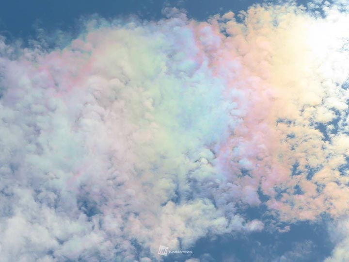雲が虹色の染まる彩雲が出現　午後は雲が厚くなり雨も（ウェザーニュース） - Yahoo!ニュース