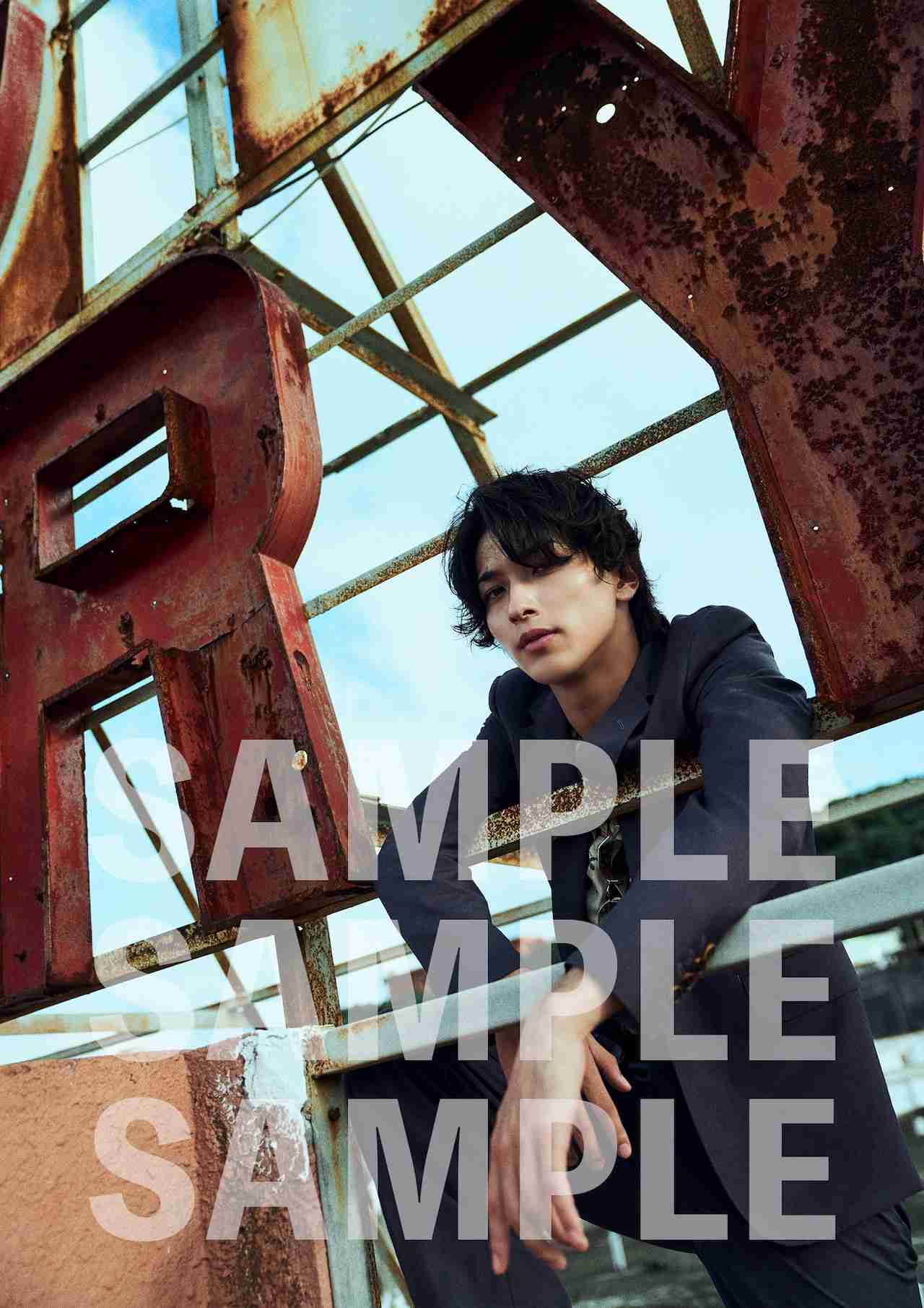 横浜流星の2023年カレンダーは沖縄で撮り下ろし、大自然に抱かれ解放される