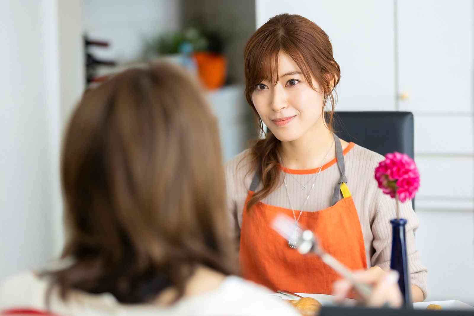 山本舞香&瀧本美織“姉妹”がクランクイン 『Sister』現場で仲良しオフショット