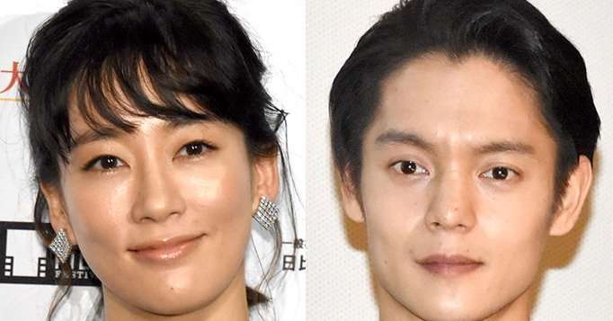 水川あさみ、窪田正孝と“寄り添い”座る写真公開「距離が近い…！」「ご夫婦揃っての姿見れて嬉しい」  | ORICON NEWS