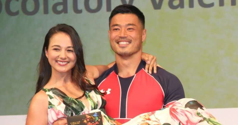ラグビーの山田章仁の妻・山田ローラが第4子女児出産を報告「この環境そしてサポートには感謝しきれません」  | ORICON NEWS