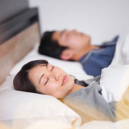 何を着て寝る？ 80%占める多数派『パジャマ以外』の内訳「翌日着る服」「息子のおさがりの体操服」 | ラジトピ ラジオ関西トピックス