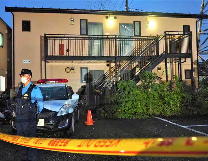 彼の胸を刺しました…アパートで男性死亡、殺人未遂容疑で同居の女逮捕　警察突入時、自殺図るも救命（埼玉新聞） - Yahoo!ニュース