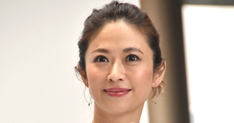 畑野ひろ子、ナイトプールで“久しぶり過ぎる水着”に反響「レアですね」「ママにみえなぃ」  | ORICON NEWS