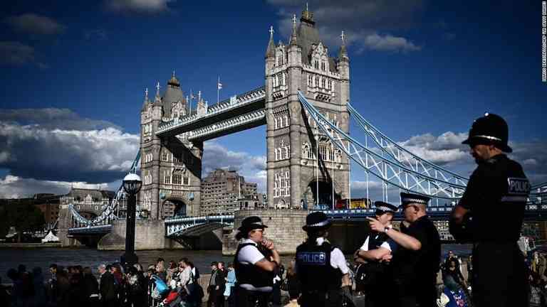 英女王弔問の列で性的暴行、男を訴追　英検察 - CNN.co.jp