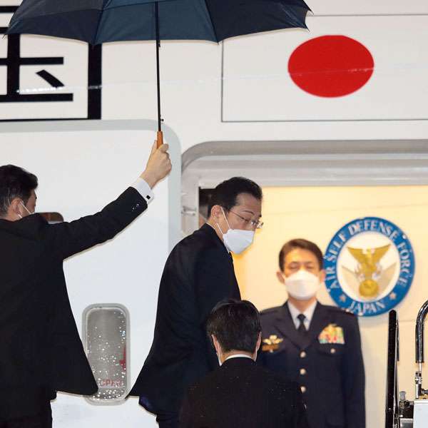 岸田首相“ちゃっかり訪英”画策は失礼の極み！2つの「国葬」で露呈した残念すぎる外交センス｜日刊ゲンダイDIGITAL
