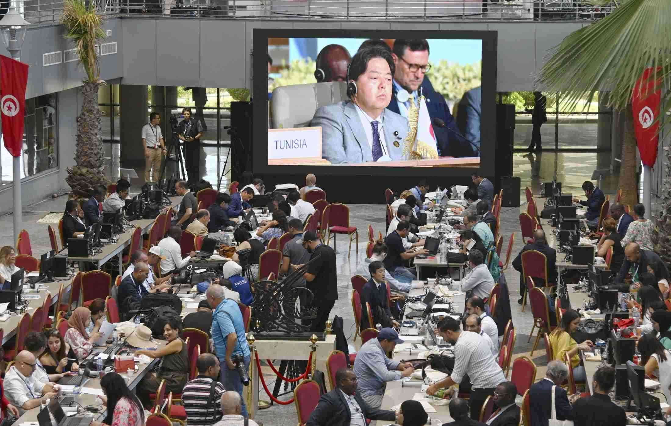 アフリカ支援に官民4兆円 首相「人への投資」表明