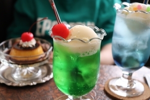 喫茶店で好きなメニューランキング、2位は「パフェ」　1000人超アンケート