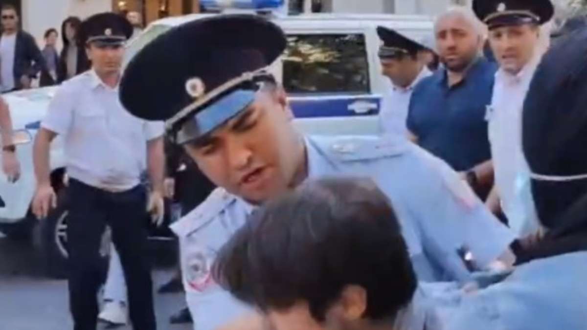 В Махачкале массовые протесты против мобилизации. Десятки человек задержаны, в том числе журналист, есть избитые 
