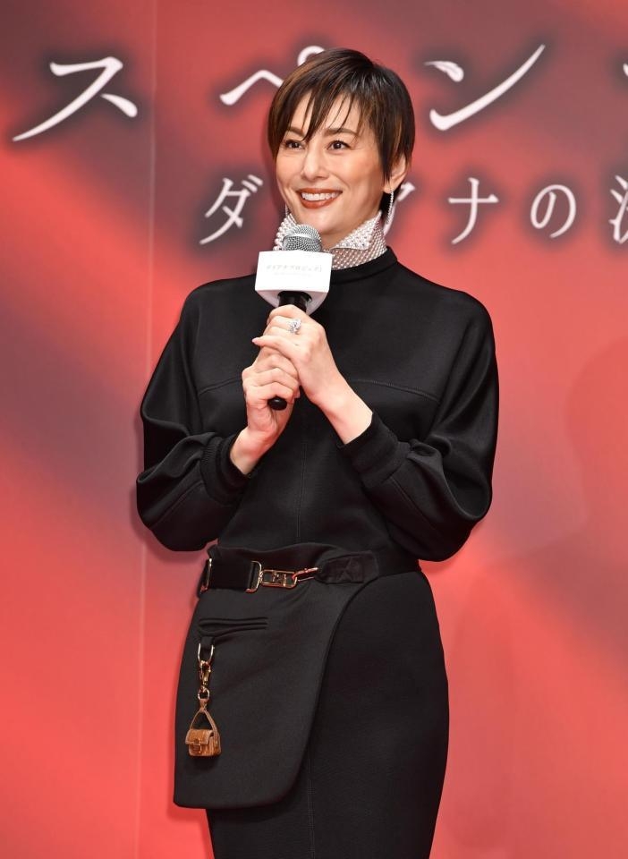 米倉涼子　総額1億円のパールジュエリー装着に苦笑い「いろいろ重いです」