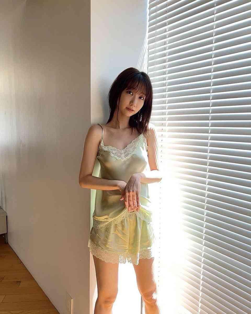 柏木由紀、ほのかに色気香るキャミ姿を披露「可愛いすぎ」「メロメロになります」