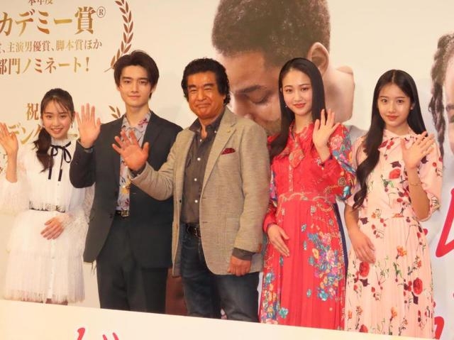 藤岡弘、4人の子どもたちと集合ショット！20歳長女・天翔愛が公開…全員が「美男美女」と話題