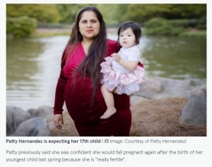 16人の年子を育てる母親、最後の出産から1年経ち17人目の妊娠が発覚(米)
