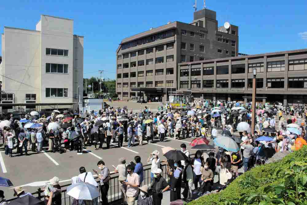 市役所大混乱　１０割増し商品券に市民殺到　炎天下に行列１キロ　宮城・多賀城　（河北新報） - Yahoo!ニュース