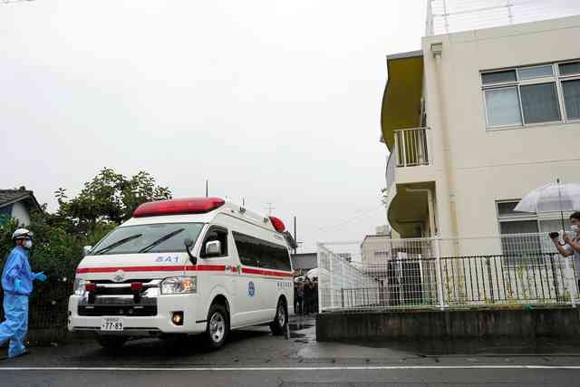 園バス事件、保護者説明会で理事長が謝罪し辞任　救急車出動で騒然