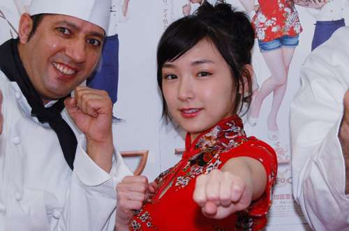 世界デビューした加護亜依。サモ・ハンが勧めた葉巻を断れず一服… | ムビコレ | 映画・エンタメ情報サイト