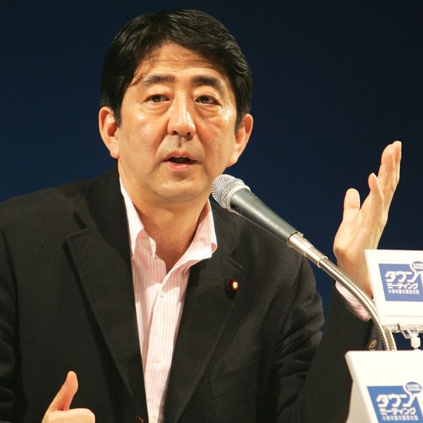 「政治家は広告塔」「カードで借金してでも献金しなさい」旧統一教会を脱会した“中の人”のリアルな証言 | 文春オンライン