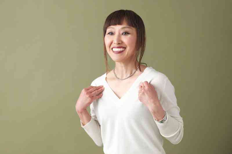 トレンドの「ゆるシルエット」のつもりが「ぽっちゃり」に…50代がスタイルよく見せるコツは「ゆる×細」 (1/3)| 8760 by postseven