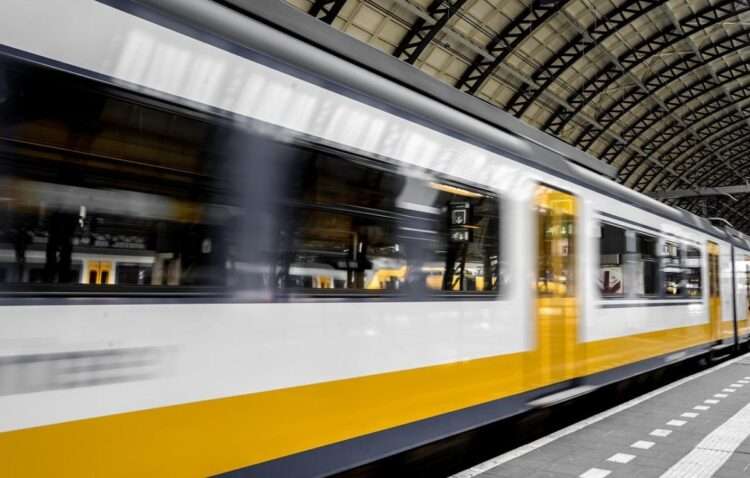 「なりすましコスプレイヤー」の迷惑事例が増加　　鉄道会社の制服姿で一日駅をうろつく人も