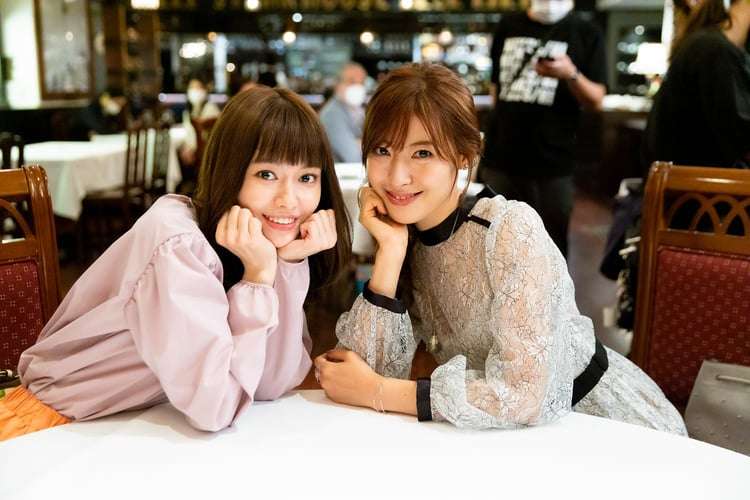 山本舞香&瀧本美織“姉妹”がクランクイン 『Sister』現場で仲良しオフショット