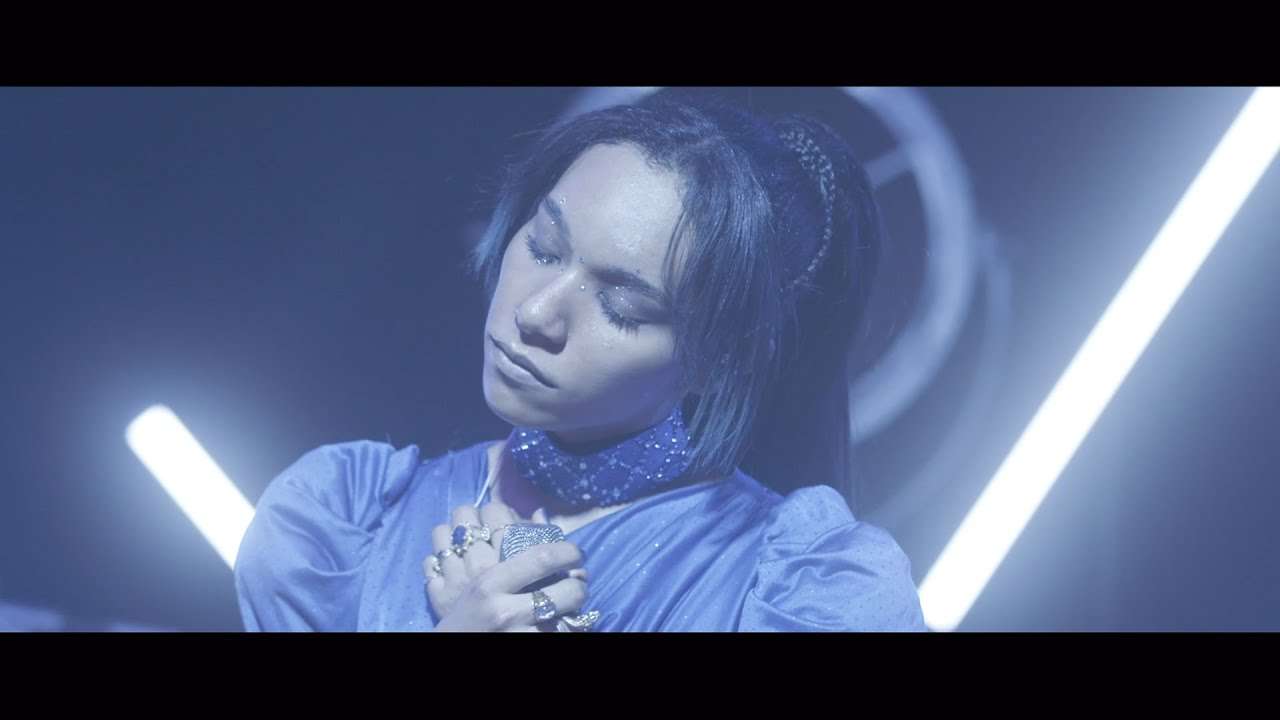 女王蜂 『コスモ』Official Studio Live Clip - YouTube
