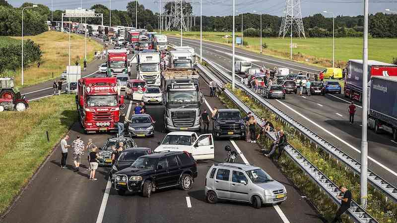 政府の“ムチャな脱炭素”に猛反発！オランダで農家が大規模デモ、日本にも影響の恐れ – SAKISIRU（サキシル）