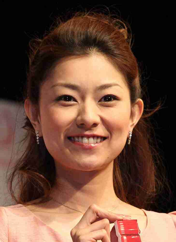 元モー娘。石黒彩　次女が20歳に　お手製「お菓子の家」でお祝い　「素敵」「お家すごいです！」の声