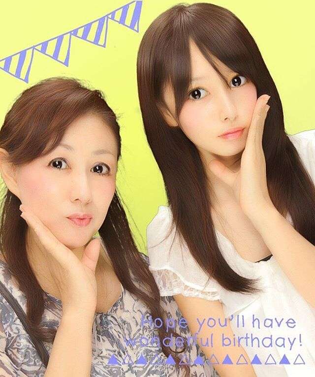 桜井日奈子、美人母とのプリクラ公開「姉妹みたい」「遺伝子すごい」と反響