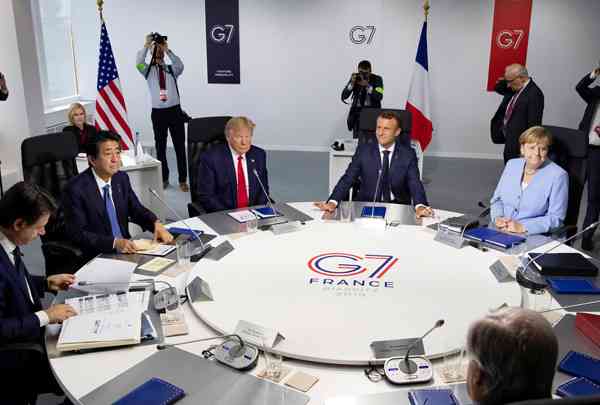 安倍氏国葬は参列希望殺到どころか…〆切り過ぎても「諸外国から返事が来ない」と外務省困惑（日刊ゲンダイDIGITAL） - Yahoo!ニュース