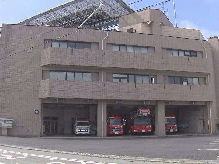 「彼氏が吐いてうなっている」と通報…駆けつけた救急隊員2人が男に顔殴られるなどしケガ 男を現行犯逮捕