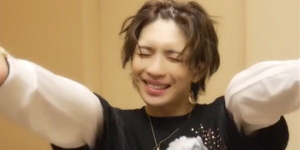 岩橋玄樹、デコ出し＆投げキッス動画公開でファン悶絶「可愛すぎて何回も動画見ちゃう」 - モデルプレス