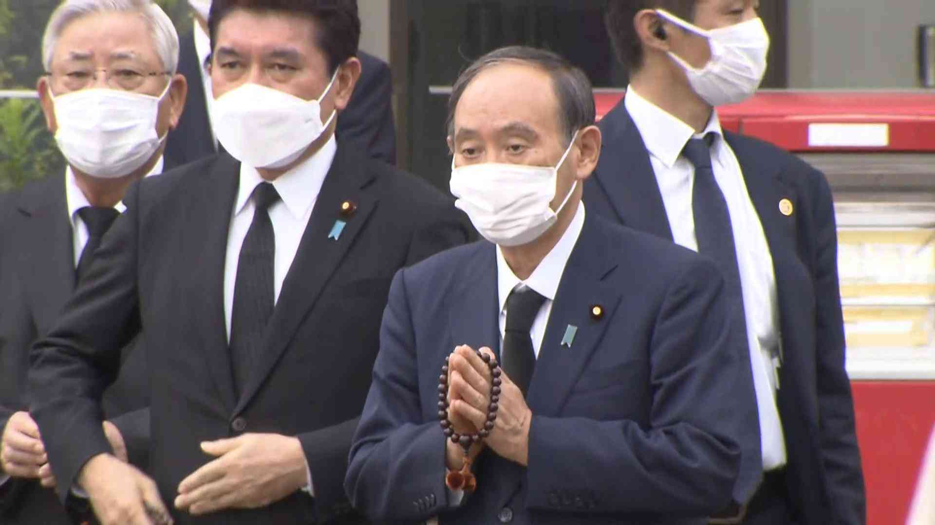 【速報】国葬には「感謝を伝えることだけ考えて出席したい」菅前総理が銃撃現場を訪れ手を合わせる「無念で悲しい気持ちでいっぱい」安倍元総理銃撃事件（MBSニュース） - Yahoo!ニュース