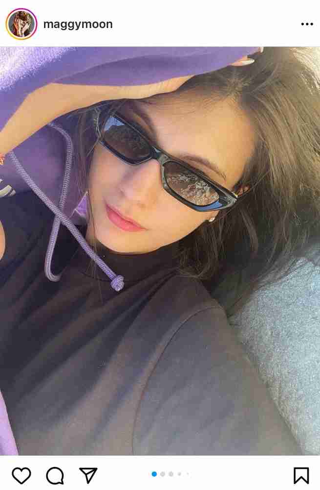 マギー　川辺で涼むサングラス姿に「美しいな」「素敵な川」「気持ちよさそう」「爽やかで似合ってる」の声