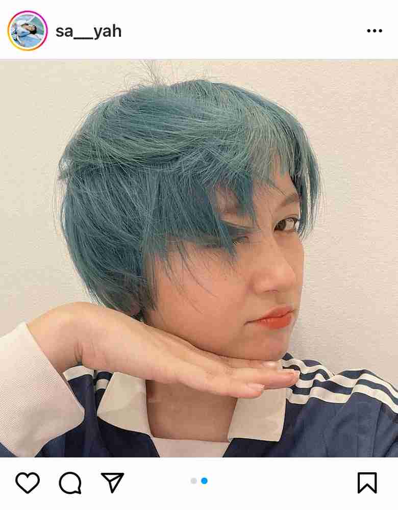 ラランド・サーヤ　ブルーヘアへのイメチェンショットに反響「最高に似合ってて素敵」「もはや絵音」