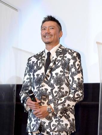 純烈　新メンバーに岩永洋昭「仮面ライダーオーズ」のバース役　舞台挨拶でサプライズ発表