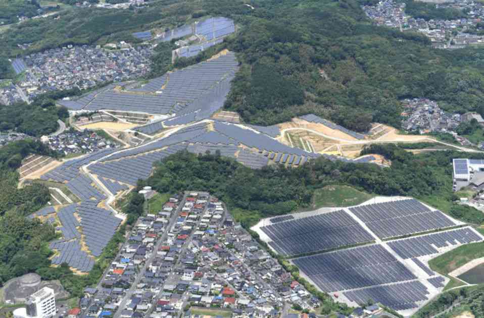 5万枚のパネルに囲まれ　メガソーラーから濁流　「命の危険感じて転居」｜【西日本新聞me】