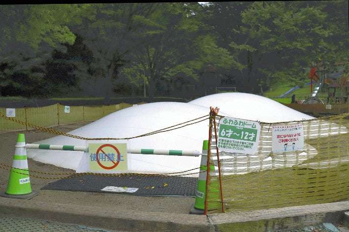 遊具「ふわふわドーム」、子供の骨折相次ぐ…跳びはねていた際にバランス崩す : 読売新聞オンライン