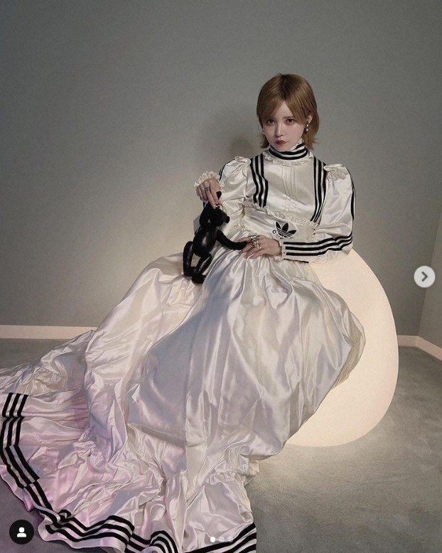 益若つばさ　GUCCI×adidasコラボドレス姿披露に「つーちゃんのためのお洋服」「お姫様」― スポニチ Sponichi Annex 芸能