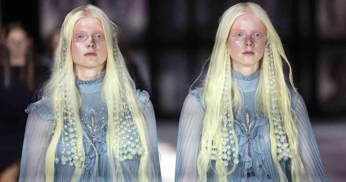 68組の双子モデルに衝撃走る。GUCCIのランウェイで手を繋いで歩く。いったいなぜ？【画像集】 | ハフポスト アートとカルチャー