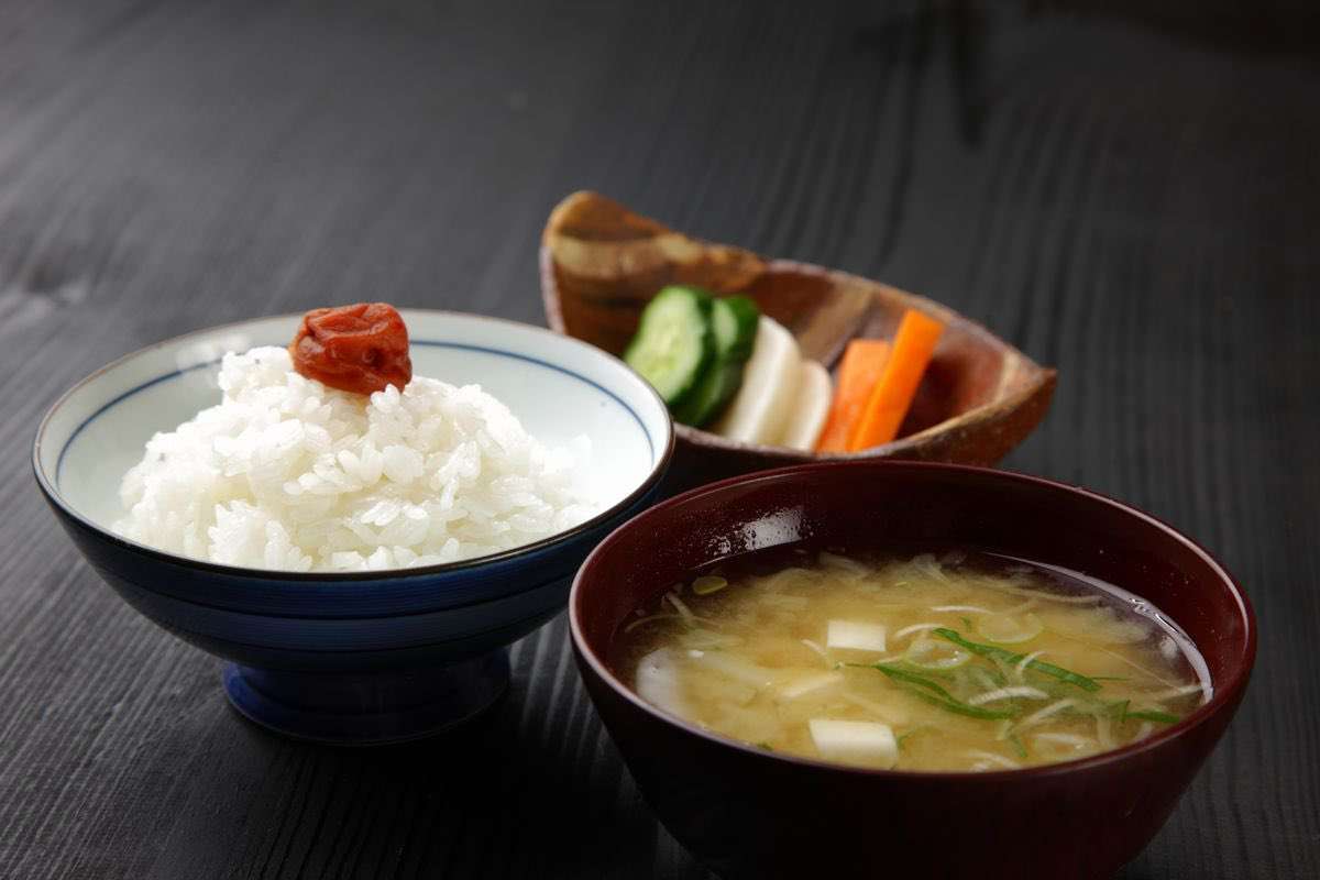 「世間一般がイメージする“質素な食事”」と「リアルな“質素な食事”」の差がエグい「ほんとこれ」「スティックパンが最強」