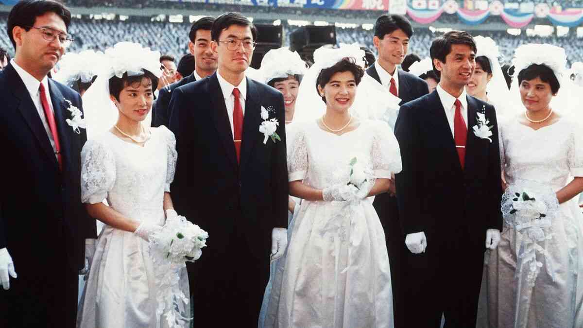 こうして悲劇は繰り返される…30年前に桜田淳子さんと合同結婚式に参加した信者たちのいま 彼女たちは｢霊感商法の取り立て人｣となっていた | PRESIDENT Online（プレジデントオンライン）