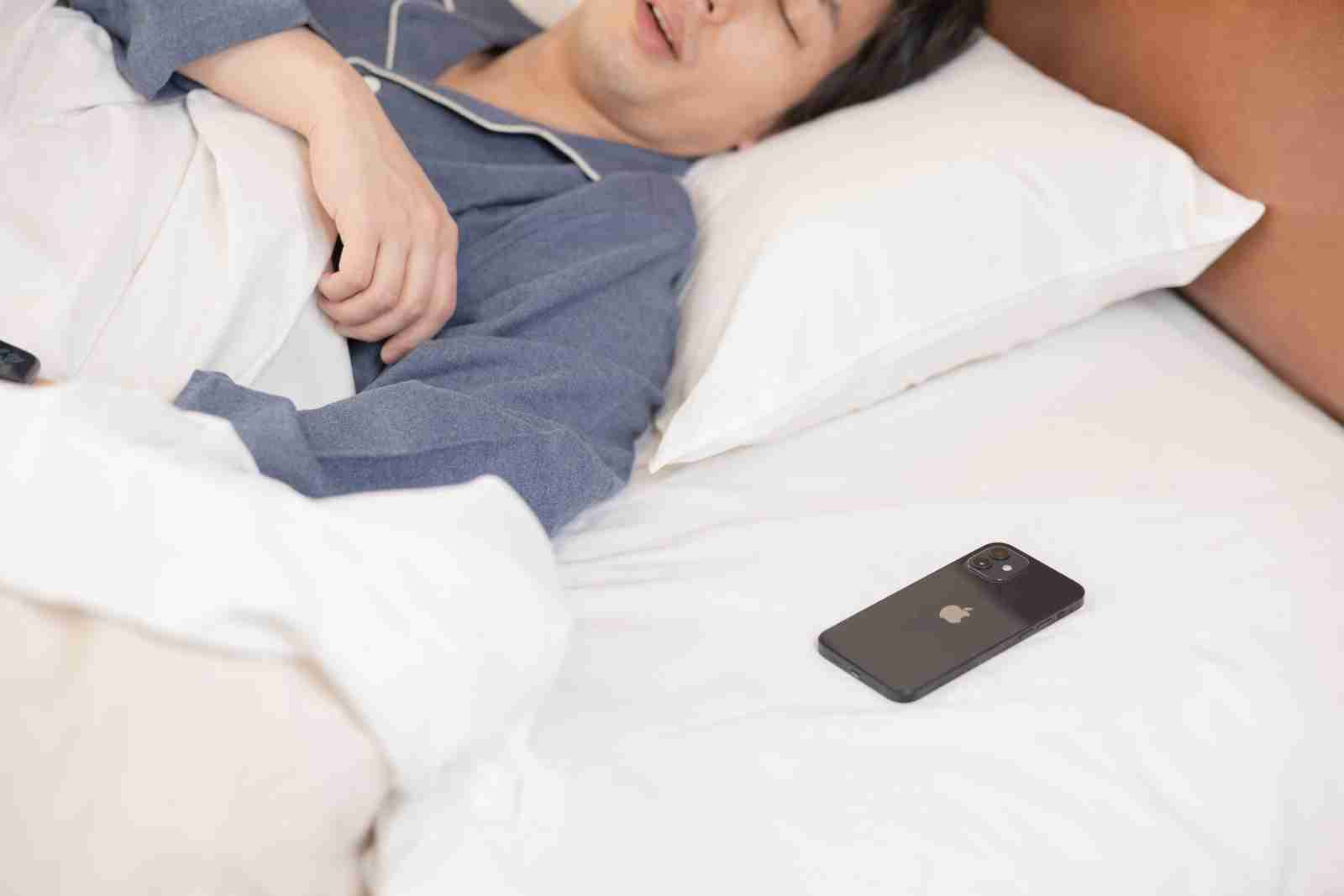 「ビジネスホテルの忘れ物」ランキングが発表→充電器にスマホ、大切なアクセサリーなどがランクイン