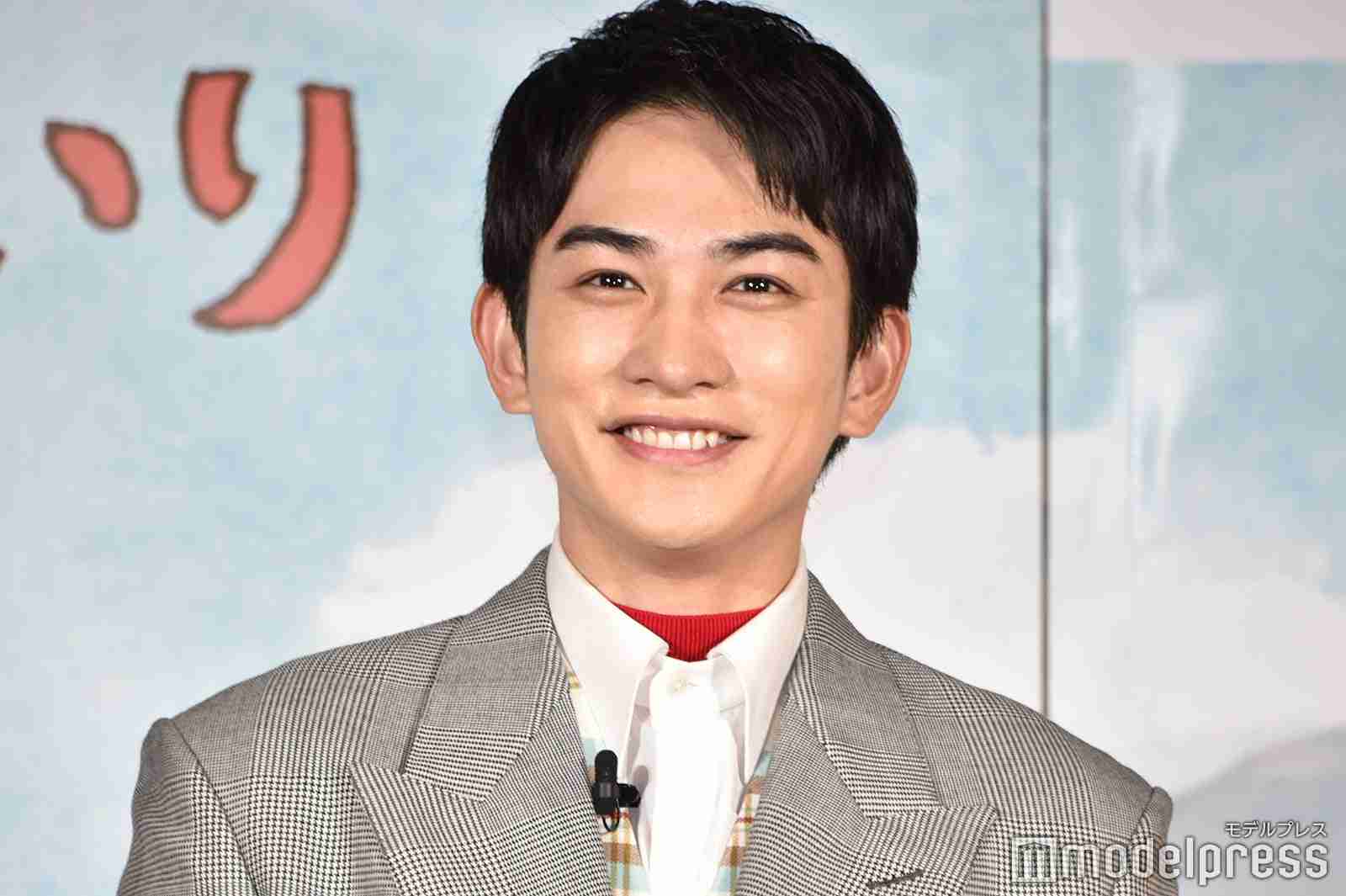 町田啓太、チェックスーツ＆爽やかな笑顔でイベント登場 - モデルプレス