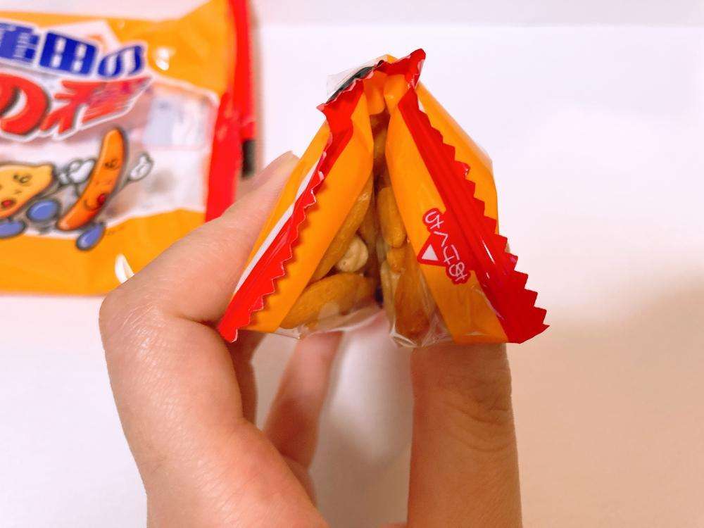 「この発想はなかった...」亀田の柿の種公式が教える「袋の立て方」に拍手喝采！