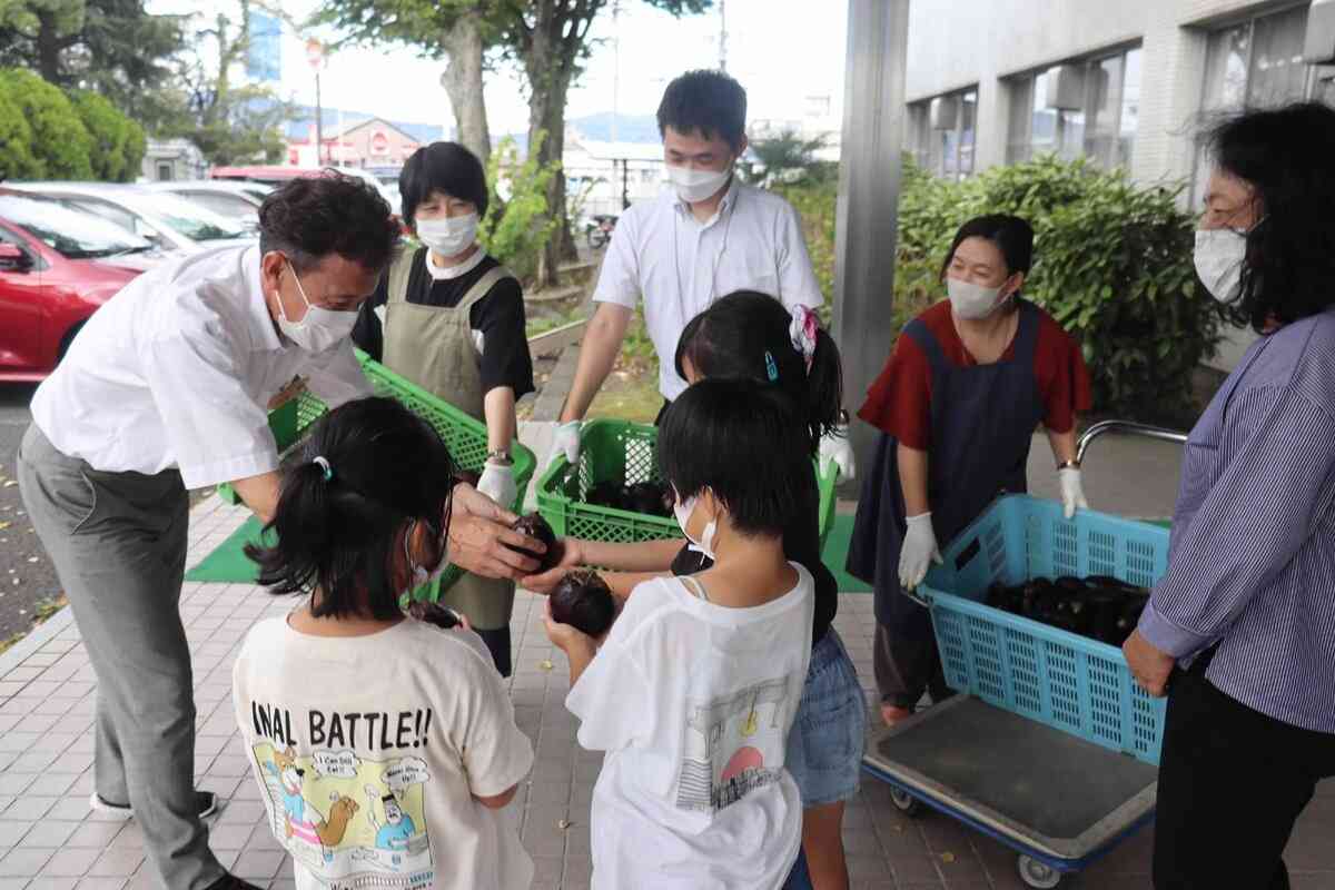 京都の農林センターが研究用野菜を子ども食堂に　これまで大半廃棄「もったいない」｜社会｜地域のニュース｜京都新聞
