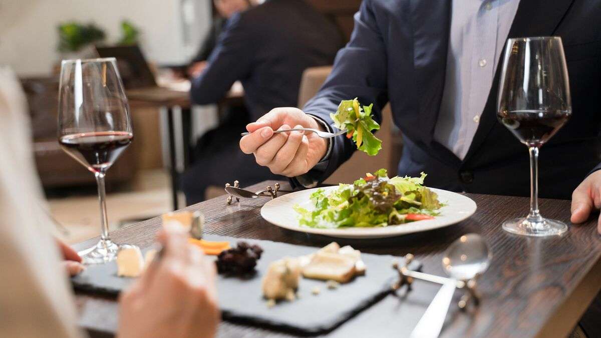 なぜ若者はオジサンとの会話を嫌がるのか…絶対にダメなのについやってしまう｢HHJ｣という3大悪 聞かれてもいないのに｢自分の話｣を始めてしまう | PRESIDENT Online（プレジデントオンライン）
