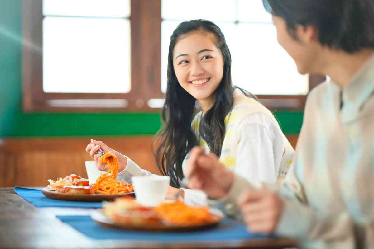 初デートで「牛丼」「ジビエ」「すし」「ラーメン」あり？ なし？ 男女1000人超に聞いた「初デートの食事」トップ10発表 | オトナンサー