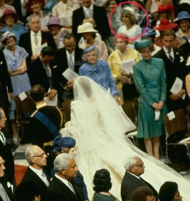 結婚式に元カノを呼ぶ夫