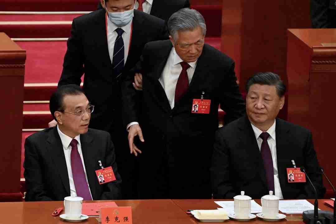 【破滅へ向かう中国共産党】第20回党大会・閉会式で習近平の政敵「胡錦濤」前国家主席が会場から摘み出される　「李克強」と「汪洋」は最高指導部から除名  |  RAPT理論+α
