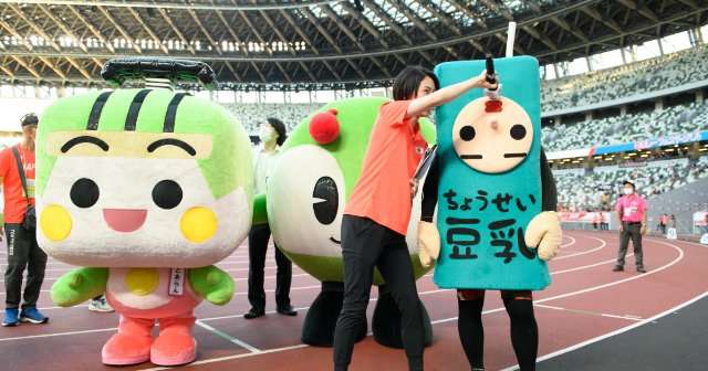 顔が豪快に取れるハプニングも発生…国立競技場に25体が集結“ゆるキャラリレー”の真の勝者は？「きょうが人前に出るのは最後」の衝撃告白も - 陸上 - Number Web - ナンバー
